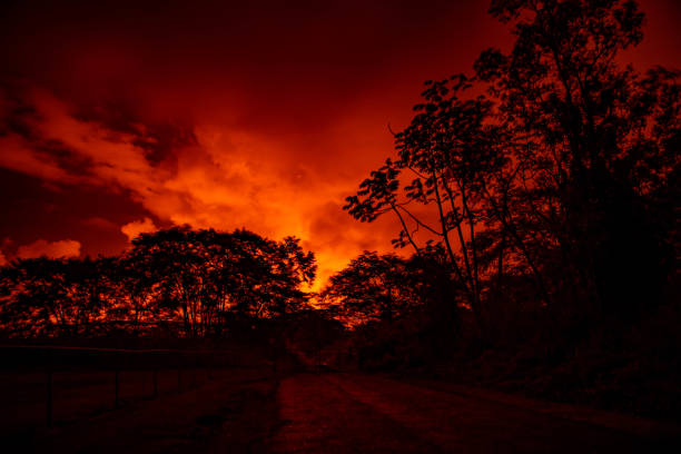 istock The Glow of Kilauea from Puna Hawaii 1009249496