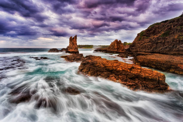 istock Sea Kiama Rocks 2 South 1009251632