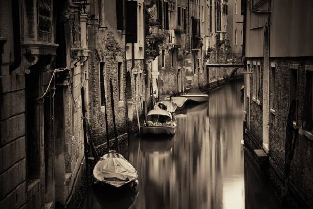 istock Venice boat alley 1009288828