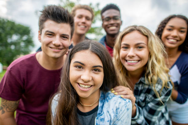 istock Friends Taking A Picture Together 1009345336