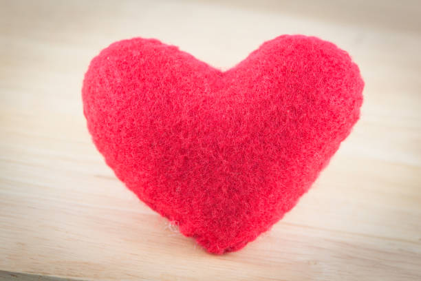 istock Heart of red pillow roses 1009376038