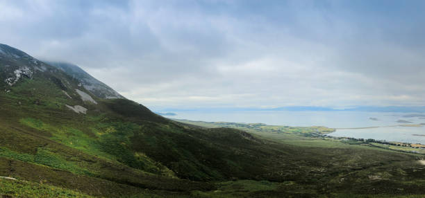 vista dal monte croagh patrick a co. mayo, westport - republic of ireland mayo road lake foto e immagini stock