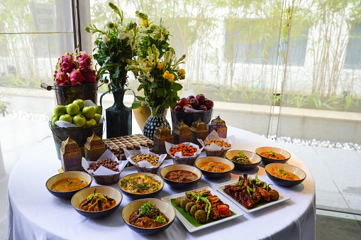 Cuisines from Marathas, Shekhawats and Lal Kila with spread of dishes from royal families.