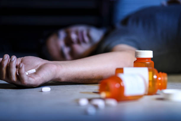 犯罪シーン: 処方薬の過剰摂取から死にます。 ストックフォト