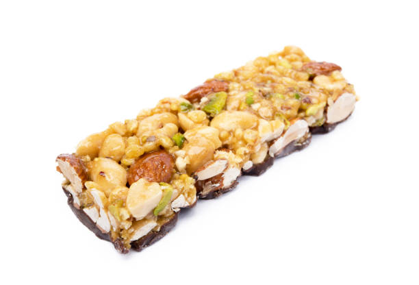 mutter bar mit schokolade - cereal bar stock-fotos und bilder