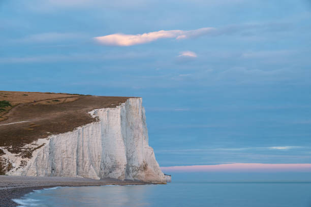 istock Stunning colorful dramatic Summer sunset over Seven Sisters landscape in Englad 1009600094