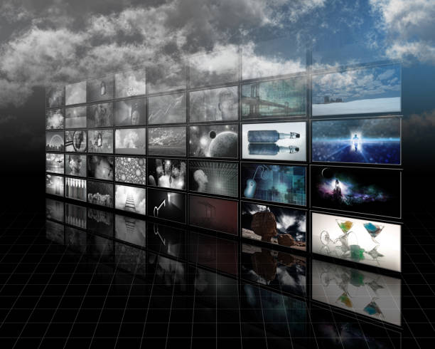 istock Color screens fade to black and white 1009606278
