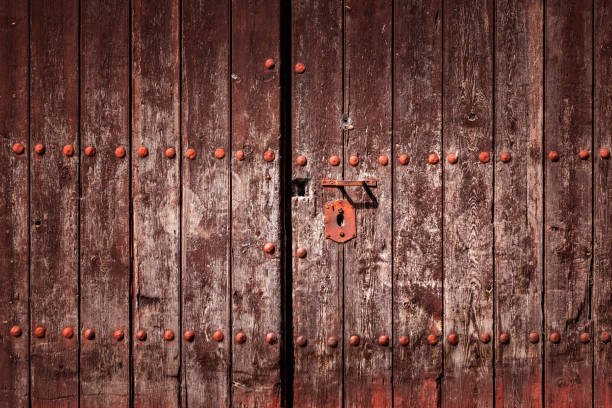 istock Old wooden door 1009654132