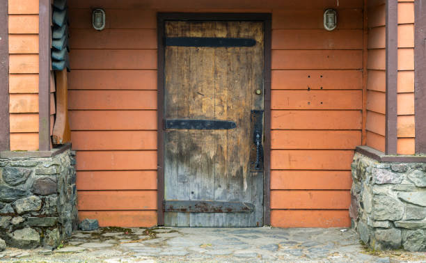 istock Wooden door 1009659310