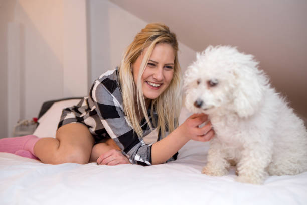 istock Morning. Lovely girl in bed 1009659348