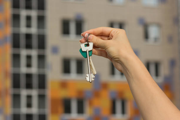 istock Keys close-up of new apartment, blurred background 1009667048