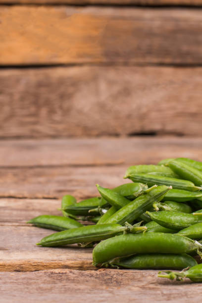 istock Big pile of green peas. 1009692100