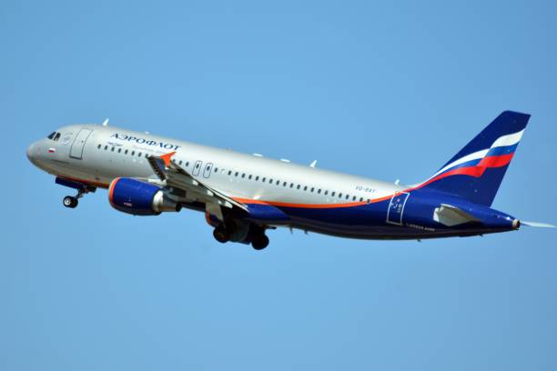 kuvapankkikuvat ja rojaltivapaat kuvat aiheesta lentokone vq-bay aeroflot - russian airlines airbus a320-214 lentoon varsovan chopinin lentokentältä. - airbus a320 214