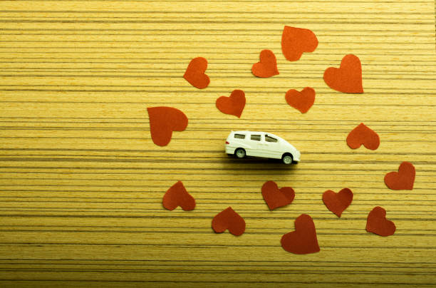 istock Love concept with car and heart shaped papers 1009711598