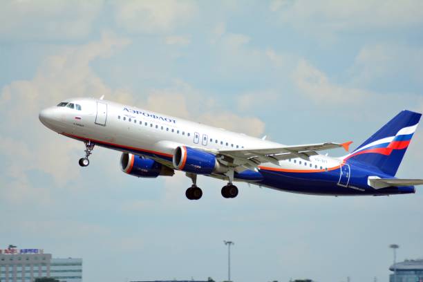 kuvapankkikuvat ja rojaltivapaat kuvat aiheesta lentokone vq-bit aeroflot - russian airlines airbus a320-214 lentoon varsovan chopinin lentokentältä. - airbus a320 214