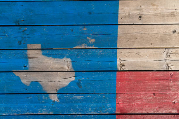 forma de estado de texas con la pintura de la bandera de texas - country geographic area fotografías e imágenes de stock