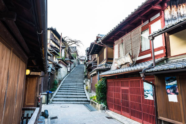 istock sannenzaka steps in Higashiyama Kyoto Japan 1009792988