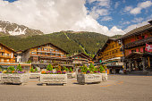 verbier-dorf-in-schweizer-alpen.jpg?b=1&s=170x170&k=20&c=MYs2s4nygES73La_UBiZpPTcM5mQcg54Wls-Wcyfcds=