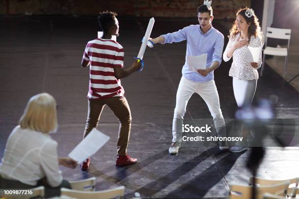 Scena Del Combattimento Con La Spada - Fotografie stock e altre immagini di Spettacolo teatrale - Spettacolo teatrale, Corso di formazione, Imparare