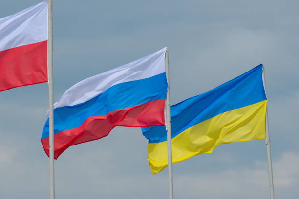 istock Ukrainian and Russian flag 1009887342