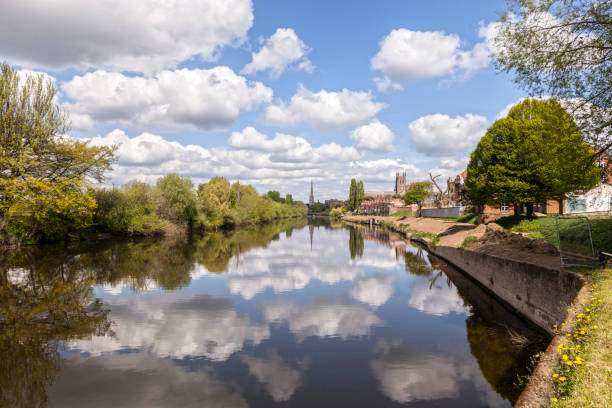 fiume severn a worcester uk - worcestershire foto e immagini stock