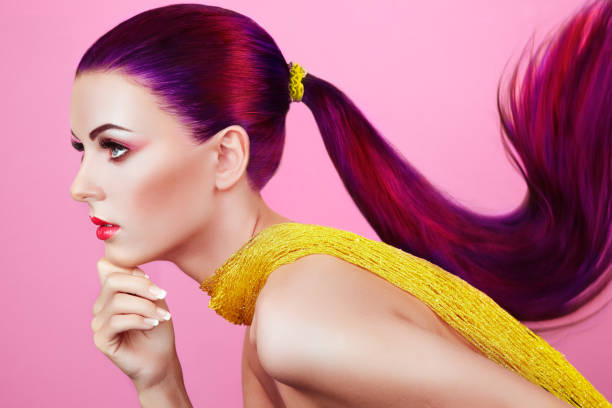 schönheit mode model mädchen mit bunt gefärbten haaren - pferdeschwanz stock-fotos und bilder