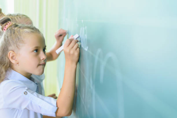 istock Yong school girl makes her homework 1009925936
