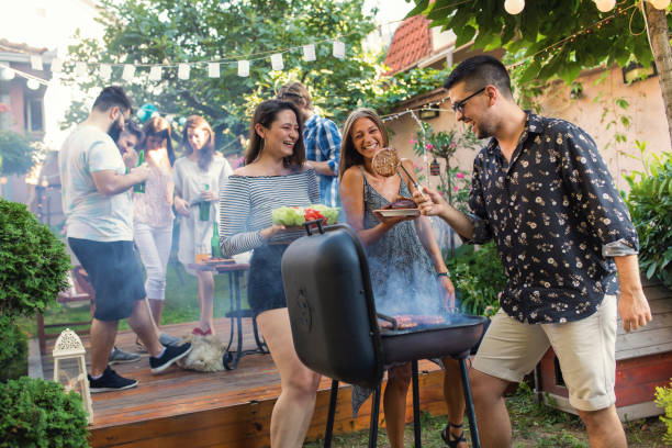 istock Summer party outdoors 1009933612