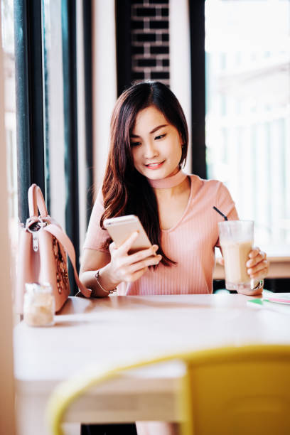 istock Chinese businesswoman using mobile app 1009956374