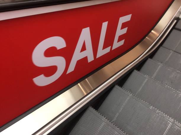 istock Shop sale 1009996090