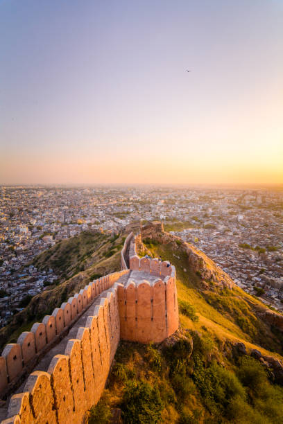 nahargarh fort no pôr do sol - rajasthan india fort architecture - fotografias e filmes do acervo