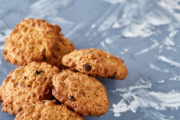 istock Sweet cookies arranged in pattern on light textured background, close-up, shallow depth of field, selective focus. 1010033284