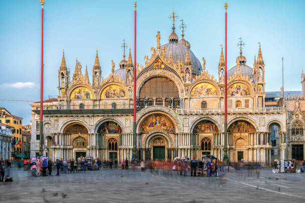 istock Venice / Travel - Street 1010042658