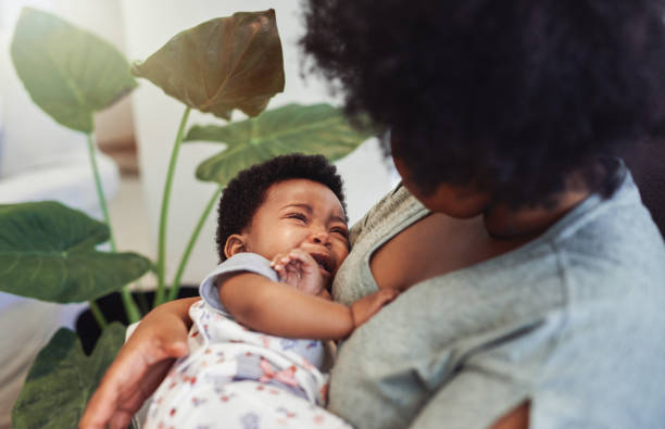 she hates nap time - colic imagens e fotografias de stock