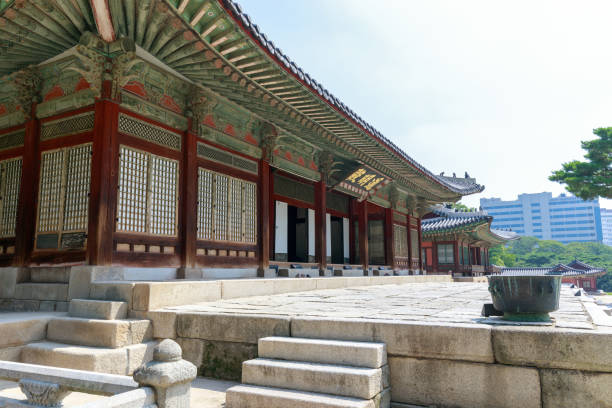 istock Changgyeonggung palace scene in Seoul 1010065340