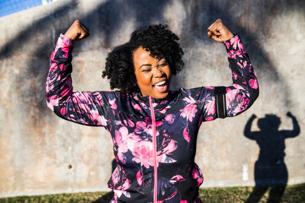 funny portrait of a young black curvy woman during a training session - overweight imagens e fotografias de stock