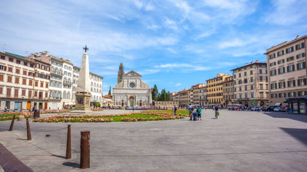 santa maria novella na placu homonimskim we florencji - church of santa maria novella zdjęcia i obrazy z banku zdjęć