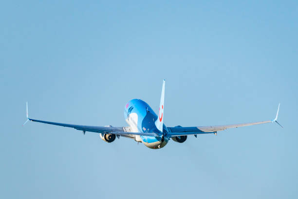 アムステルダム ・ スキポール空港から離陸 tui 航空 arke ボーイング 737 飛行機 - air france klm ストックフォトと画像