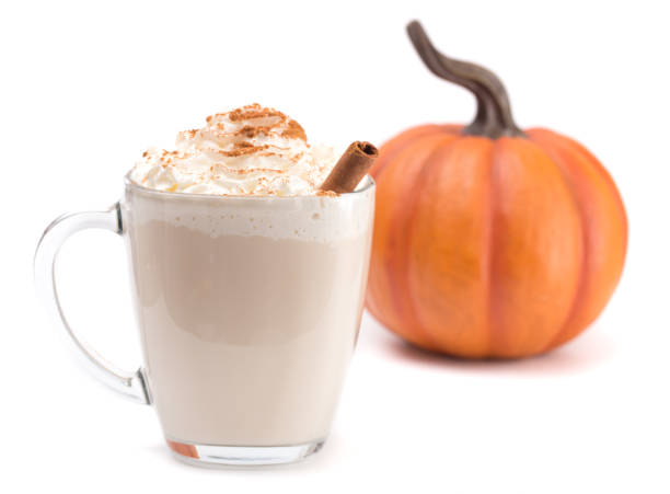 pumpkin pie spiced latte in a clear glass mug - latté pumpkin spice coffee imagens e fotografias de stock