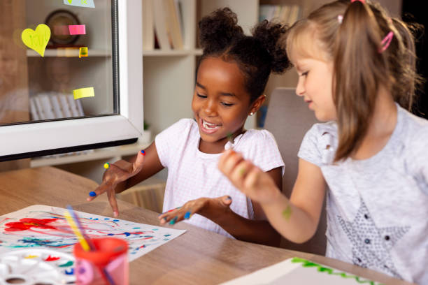 istock Girls painting 1010155284