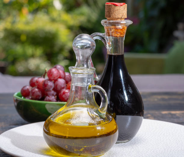 black aged natural balsamic vinegar dressing from modena, italy and high quality olive oil - vinegar balsamic vinegar modena italy imagens e fotografias de stock