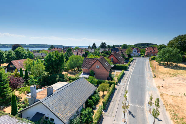 area urbana di svendborg con case indipendenti - denmark house villa detached house foto e immagini stock