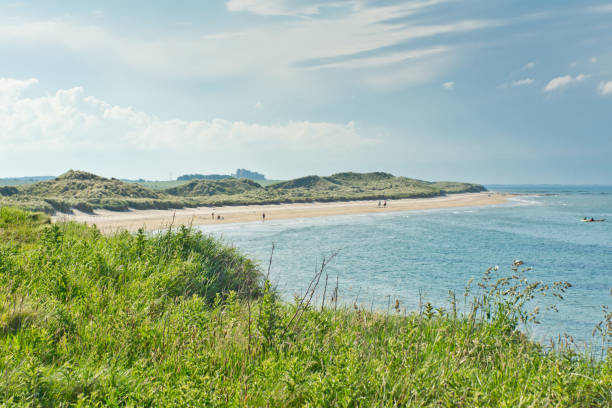 노스 랜드 비치 - bamburgh castle northeastern england bamburgh castle 뉴스 사진 이미지