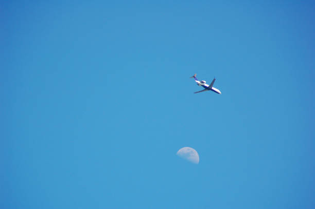 istock Fly me to the Moon 1010329870