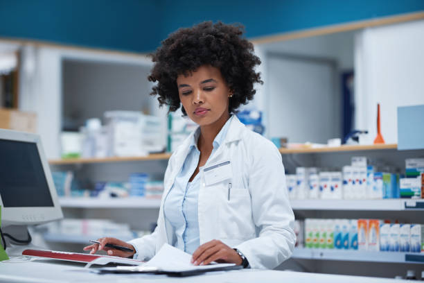 istock She knows all about pharmaceutical management 1010455670