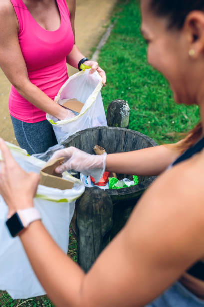 istock Two girls throwing garbage after plogging 1010491172