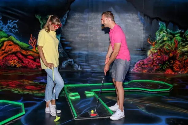 Play mini golf in the 3D Funhouse