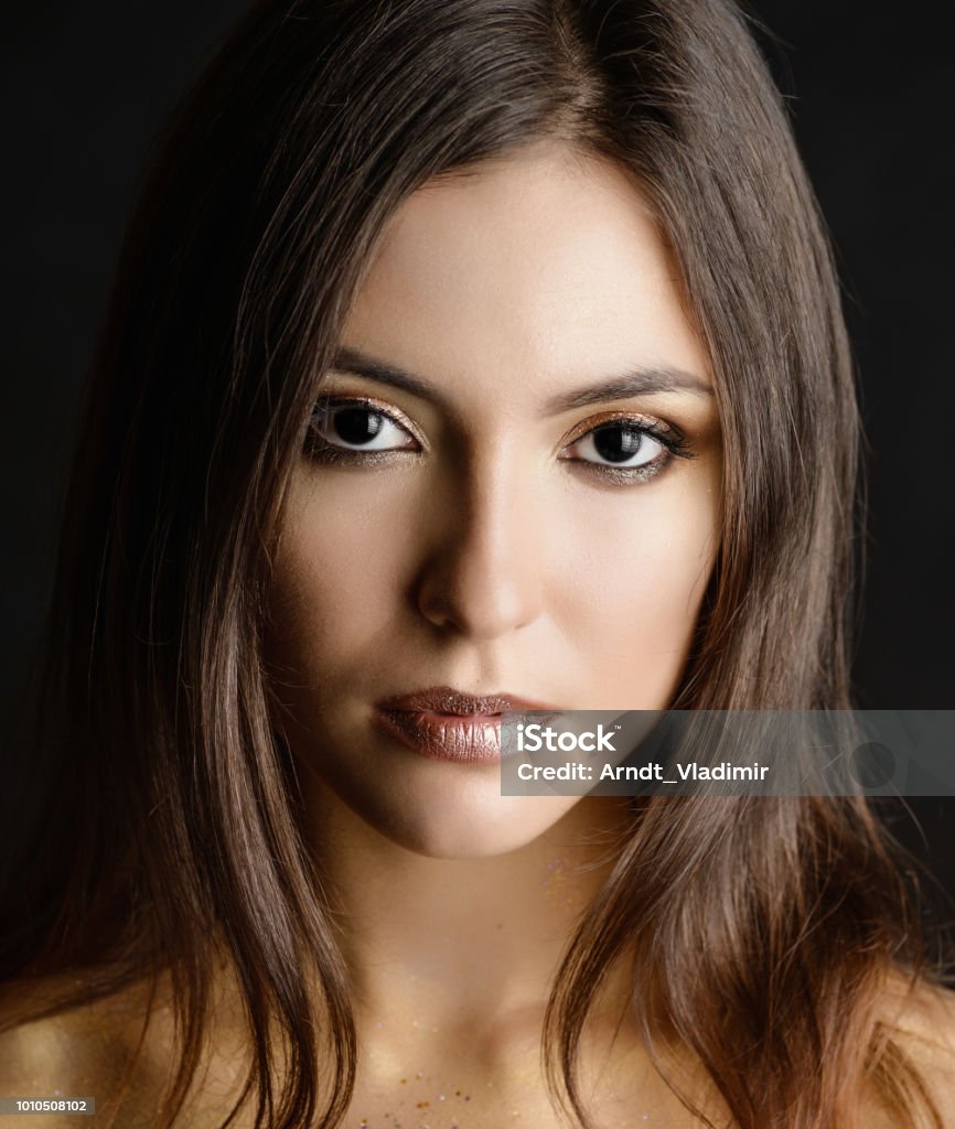 Người Phụ Nữ Có Đôi Mắt Đen Hình ảnh Sẵn có - Tải xuống Hình ảnh ...