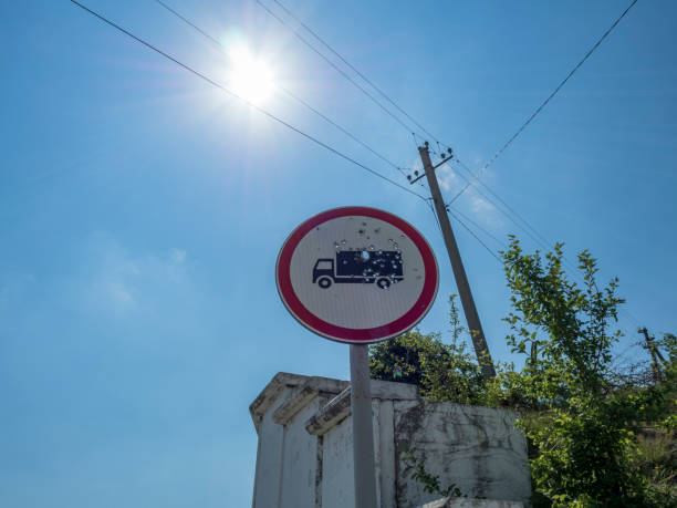 istock Round road sign shot 1010605870