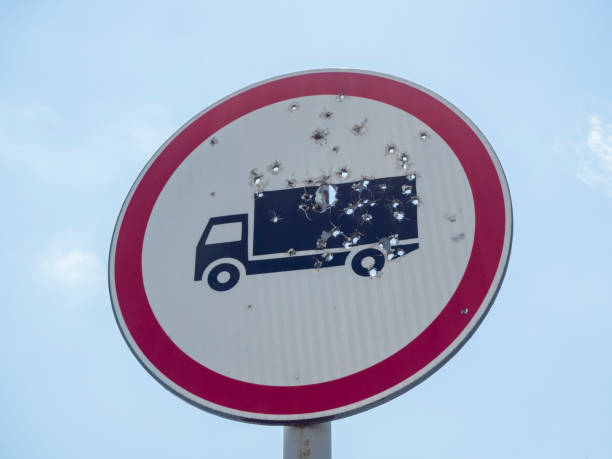 istock Round road sign shot 1010605918